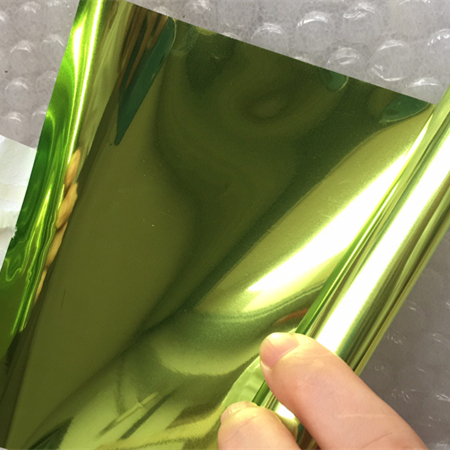 سبز مصنوعی گھاس ٹرف لان قالین کے لیے یوکرین مارکیٹ گرم فروخت ہونے والی پلاسٹک شیٹ 